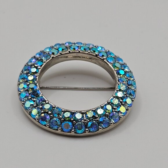 Vintage Unsigned Silver Toned Aqua Blue Rhinestone Circular Wreath Pin Brooch - Picture 3 of 16
